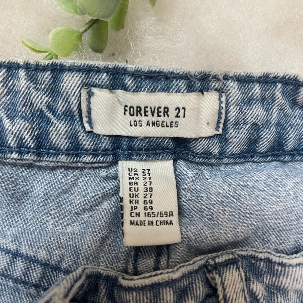 Cute Ripped Jean shorts! - Picture 3 of 3